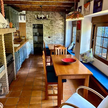 Casa de Férias Casa Con Jardín Y Jacuzzi