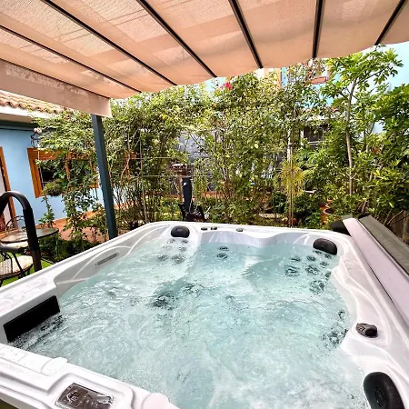 Casa Con Jardín Y Jacuzzi Casa de Férias *