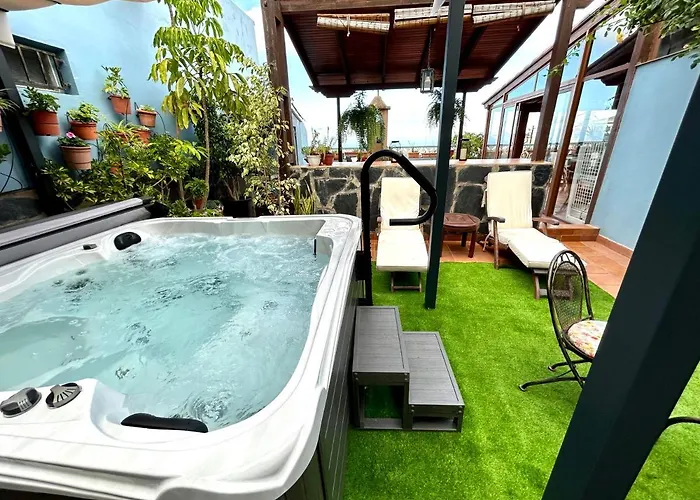 Casa Con Jardin Y Jacuzzi