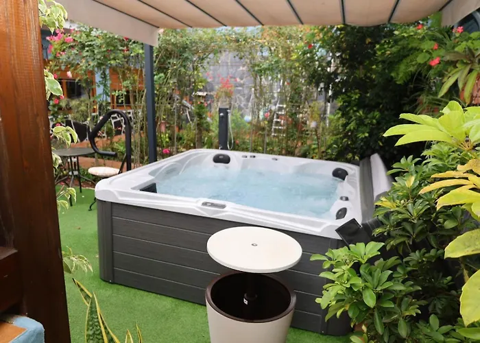 Casa Con Jardin Y Jacuzzi Holiday home *