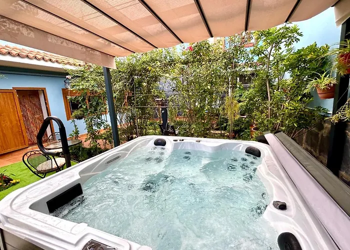 Casa Con Jardin Y Jacuzzi 別荘 *